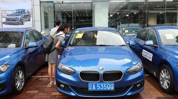 40岁才明白：不管有钱没钱，这3个方面要对娃大方些，否则孩子容易一生自卑
